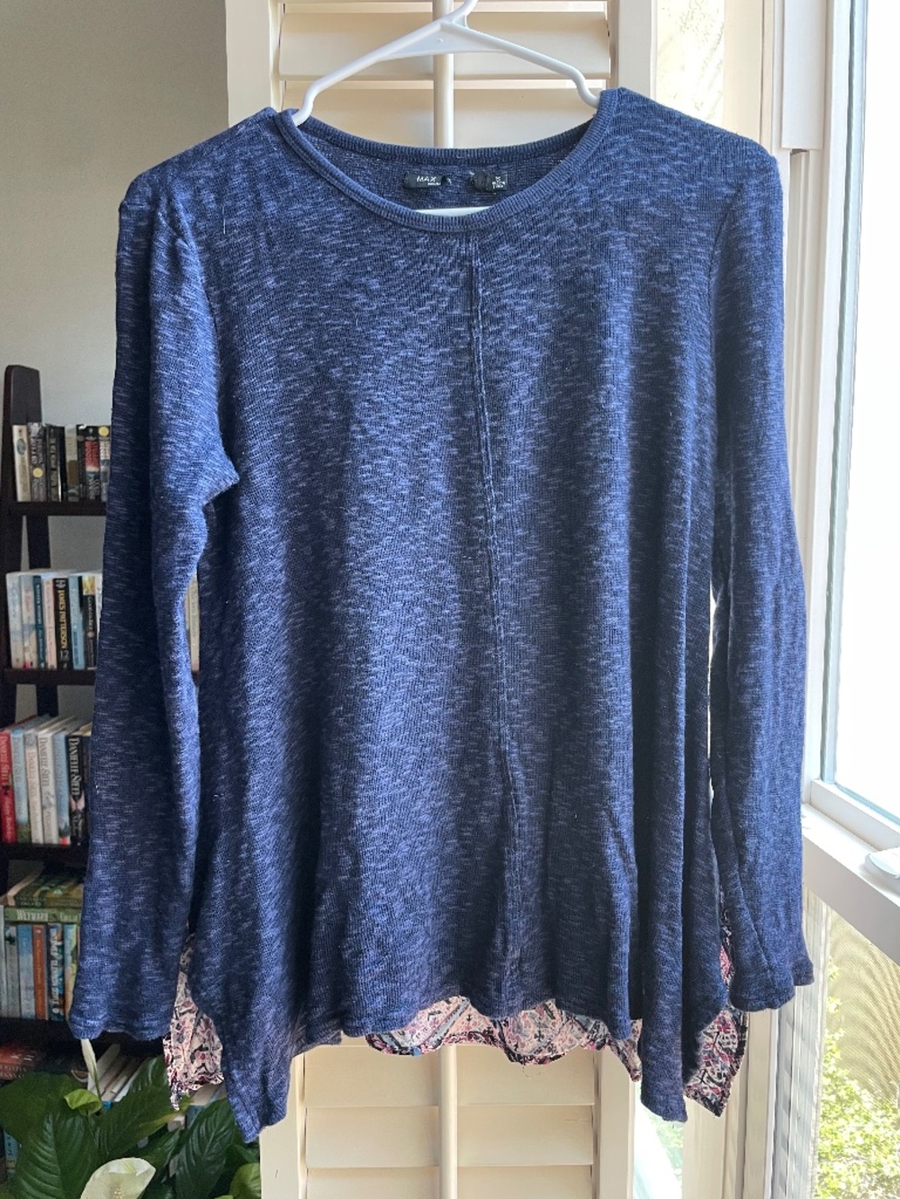 Blue Blouse, tunic style with a patterned back Size small